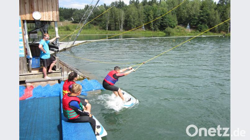 Das Ferienprogramm beginnt, fast schon traditionsgemäß, am 30. Juli mit Spiel und Spaß mit der Wasserwacht im Freibad Altglashütte. exb