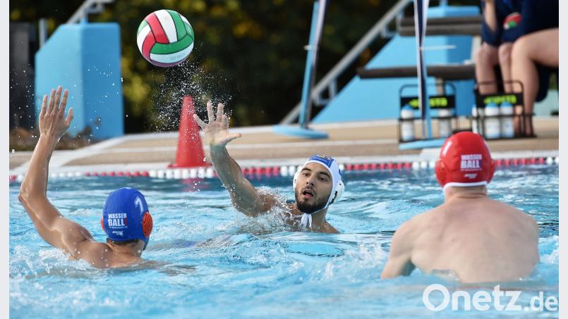 Das Pokalfinale haben die Weidener Wasserballer gegen den SV Würzburg 05 mit 10:7 gewonnen (Bild). Jetzt soll am Wochenende der Bundesliga-Aufstieg klar gemacht werden. Schwarzmeier