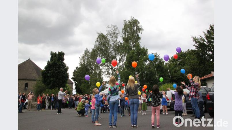Anschließend ließen die Kinder die Ballons steigen. DEN, Autor [DEN] (<a href=