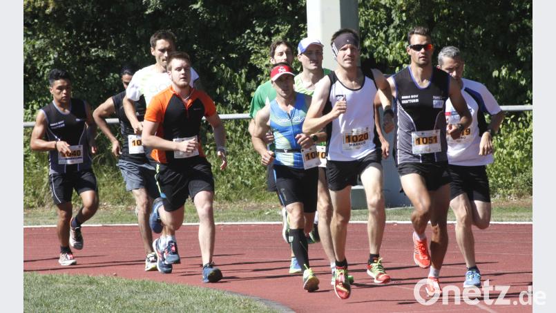 68 Athleten beteiligten sich am Hauptlauf über 10 000 m, der über die Hoher-Bogen- zur Steinberger Straße bis hinunter in die Kuntau führte. Start und Ziel waren das Sepp-Simon-Stadion. Hirsch