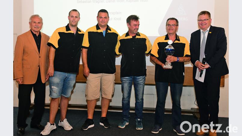 Dass Darts &quot;mehr als ein Kneipensport&quot; sei, betonten die Mitglieder der zweiten  Mannschaft des ersten Steel-Dart-Vereins bei der Pokalübergabe. Petra Hartl