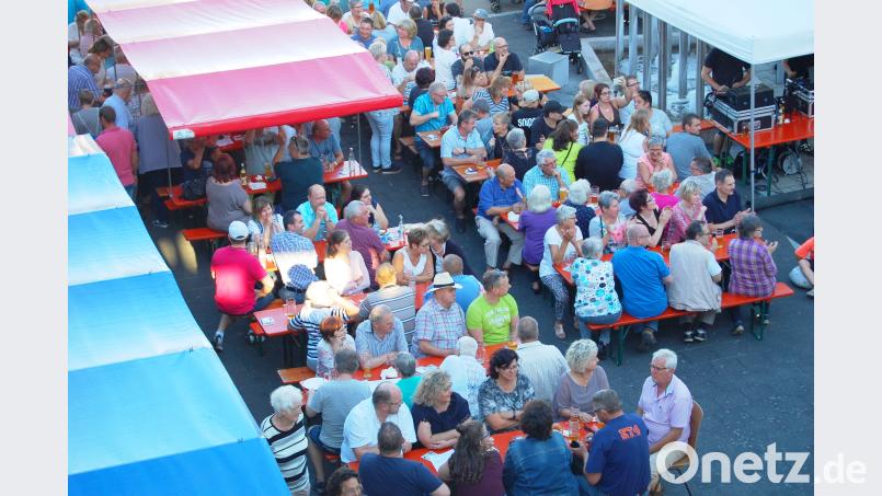 Viele Besucher beim Altenstädter Rathausfest sm