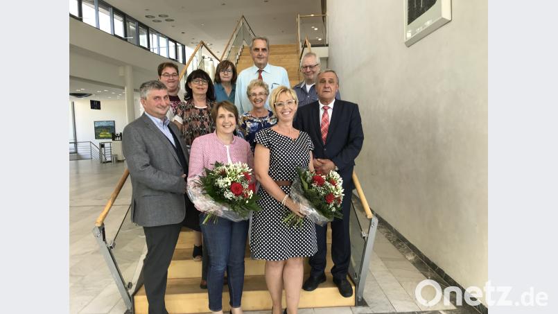 Sabine Zeidler (vorn rechts) ist Vorsitzende des SPD-Stadtverbandes; mit im Bild die engere Vorstandschaft. Zeidlers Stellvertreter bleiben OB Kurt Seggewiß und Herbert Schmid. eig