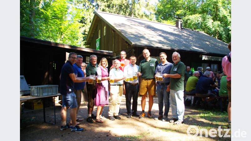 Die Organisatoren (von links) Andreas Eckl (Schatzmeister), Armin Ertel (Fuchsbeck), Wolfgang Ertl, Elke Geck-Neidl (3. Vorsitzende), Michael Scherer (2. Vorsitzender), Pfarrer Uwe Market, Günter Koller (2. Bürgermeister Sulzbach-Rosenberg), Bernhard Eisenreich (Vorsitzender), Benjamin Hiltl (2. Bürgermeister Illschwang), Helmut Fackler (Ehrenvorsitzender). müb