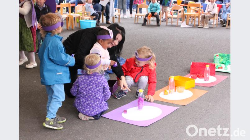 Violett kam als letzte Farbe ins Singspiel. DEN, Autor [DEN] (<a href=