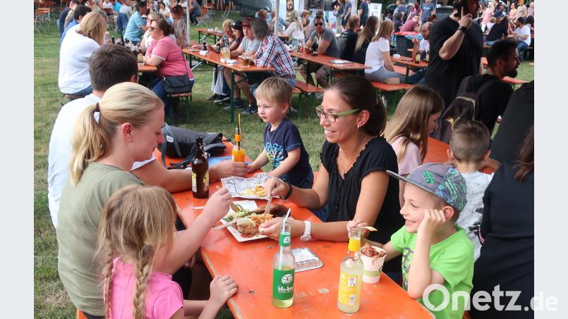 Viele Familien nutzten am Wochenende die Gelegenheit zum Besuch des Street-Food-Parks und genossen die Vielfalt des Angebots und das schöne Wetter. Hirsch