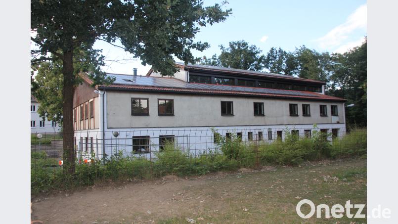 Die Fenster, Türen, Tore werden im Rahmen der Energetischen Sanierung ausgewechselt. Der Auftrag dazu ist an die Firma Lindner Fensterbau, Oberviechtach mit einer Angebotssumme von 128.246,30 Euro brutto erteilt worden. frd