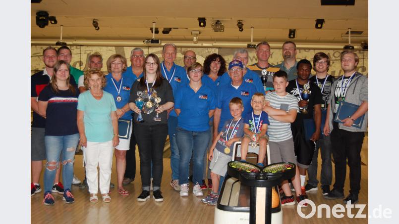 Die teilnehmenden Mannschaften beim deutsch-amerikanischen Bowling-Tournament Wichtig war allen: Dabei sein ist alles az