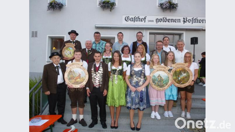 Gebührend feierten die Schützen ihre Meister, Scheibengewinner und Hoheiten. Die aktive Jugend ist auf dem Vormarsch. bk