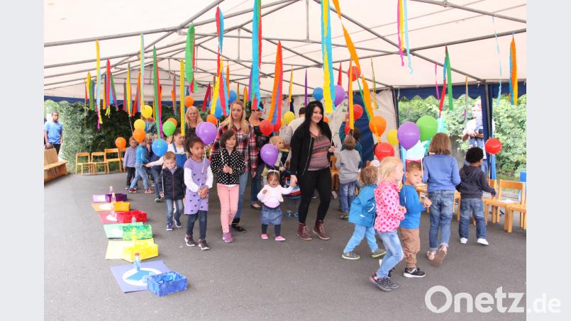Mit bunten Ballons in allen Farben endete die Vorführung. DEN, Autor [DEN] (<a href=