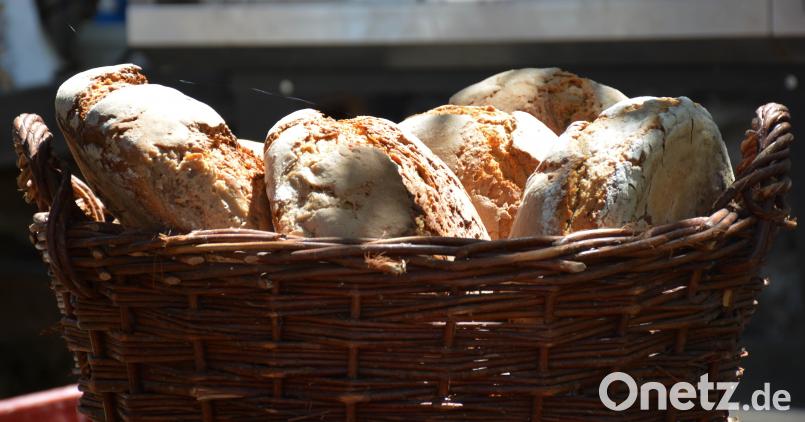 Das schmackhafte Museumsbrot wurde im Holzofen gebacken und fand reißenden Absatz bei den  Gästen. eya