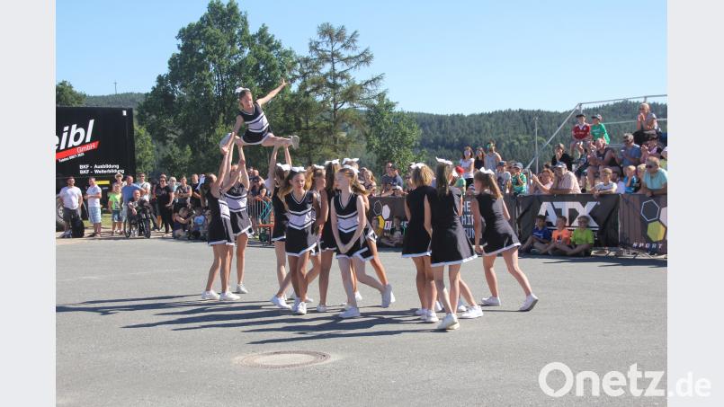 Die „Silverstars“ aus Cham boten ein tolles Rahmenprogramm. Fröhlich, Christof [FRD] (<a href=