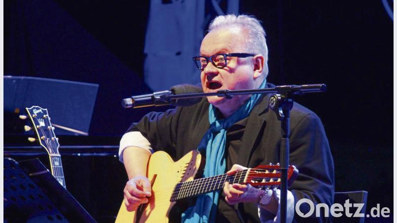 Heinz Rudolf Kunze präsentiert sich bei „Songs an einem Sommerabend“ in Würzburg als singender Poet und leidenschaftlicher Gegner des US-Präsidenten Donald Trump. Holger Stiegler