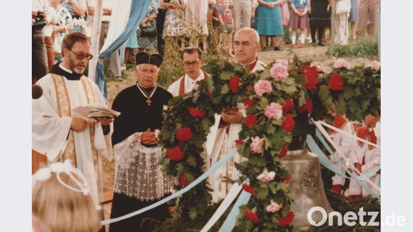 Einweihung der St-Anna-Kapelle 1978 in Schwarzach mit (von links) Pater Ansgar, BGR Georg Dominikus Scharl, Pfarrer Michael Reitinger und einem Angehörigen des Domkapitels von Regensburg. Privat