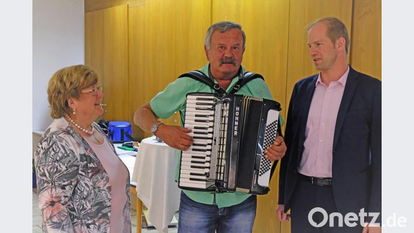 Anneliese Fiedler begrüßte Musiker Werner Melcher und Bürgermeister Konrad Kiener. Wild