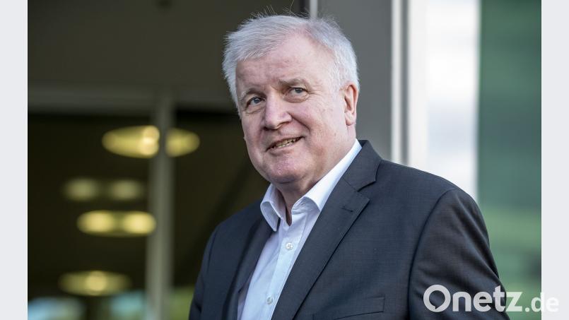 Horst Seehofer  kommt vor der CDU-Zentrale, dem Konrad-Adenauer Haus, in Berlin  an.  Michael Kappeler/dpa