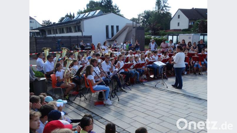 Die Bläserklassen der Jugendblaskapelle Großkonreuth spielten flotte Märsche. Birgit Grassold
