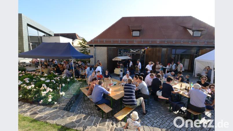 Bestens besucht war die Italienische Nacht der Freien Wähler im Rosengarten beim Landrichterschloss bey