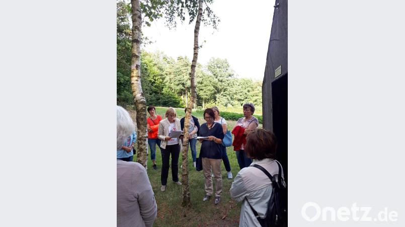 Die Asphaltkapelle bei Etsdorf war Ziel der Bibelewanderung des Frauenbunds. di