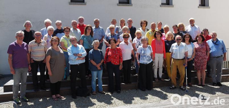 "Unser Netzwerk ist nach wie vor aktiv", sagt Flüchtlingshilfekoordinator Manfred Weiß ( links). Bei der Tagung über Flucht und Fluchtursachen referierten Jörg Barandat und Christina Engl (vordere Reihe von von rechts). sbü