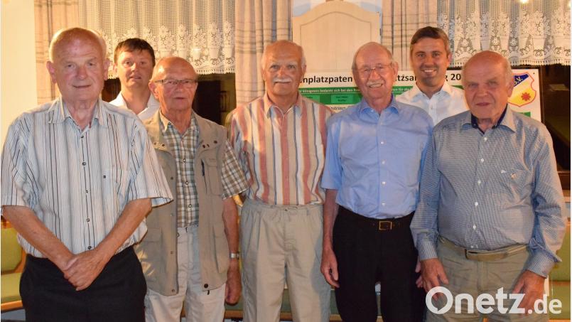 Die Geehrten (von links): Hans Häberlein, Martin Lederer, Hans Gebhard, Georg Ziegler, Franz Pesold, Christian Koch und Georg Blendinger (entschuldigt waren Georg Rösel, Erwin Blendinger und Alfred Vogenauer. WKU
