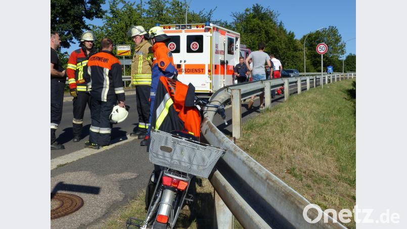 Die 82-jährige Radfahrerin wurde vom Kotflügel eines Fiat Punto erfasst und dabei schwer verletzt. Völkl