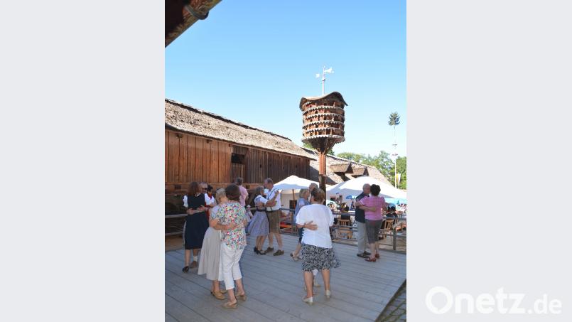 Viele Besucher erfreuten sich an der Tanzmusik eya