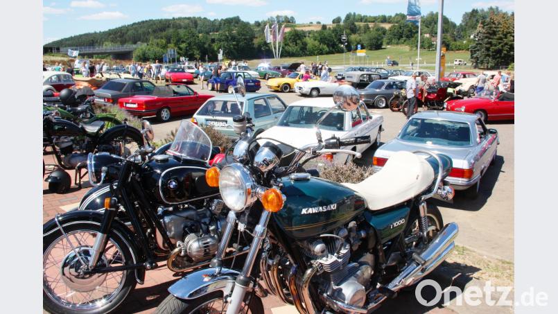 Rund 250 Fahrzeuge waren beim Oldtimertreffen zu besichtigen Schmola, Werner
