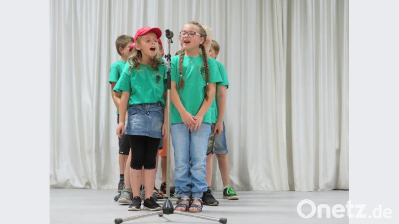 &quot;Bärnau möchte ein neues Hallenbad, ein Riesenrad und ein Gymnasium&quot;, sangen die Kinder aus voller Brust. ubb