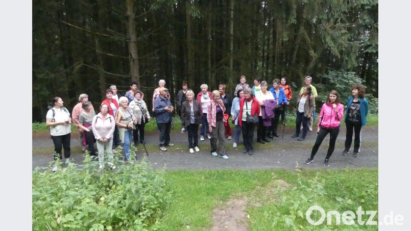 Der Ökumenische Frauentreff wandelte in Waldeck auf historischen Wegen. ils