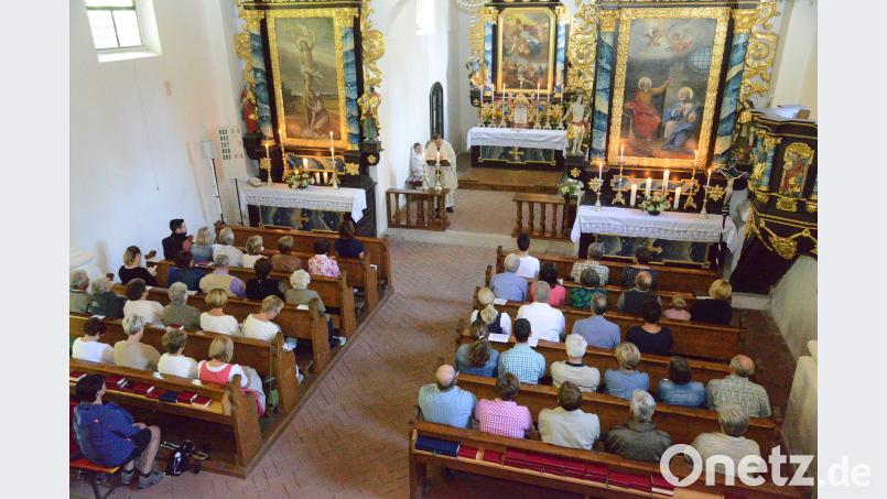 Stadtpfarrer Pater Hans Ring beschreibt in seiner Ansprache den heiligen Ulrich als guten Hirten und immer um das Wohlergehen aller Menschen bemüht. bey