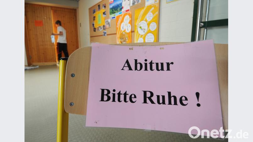 Ruhe und Konzentration haben sich ausgezahlt: Die Ergebnisse des Abi-Jahrgangs 2018 fielen in der Region gut aus. Armin Weigel/dpa