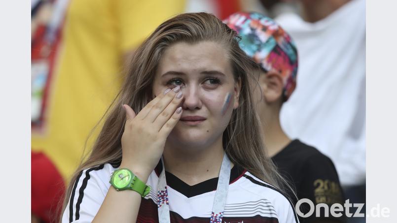 Tränen und Trauer auf der Tribüne nach dem deutschen WM-Aus in Kasan. Thanassis Stavrakis/AP/dpa