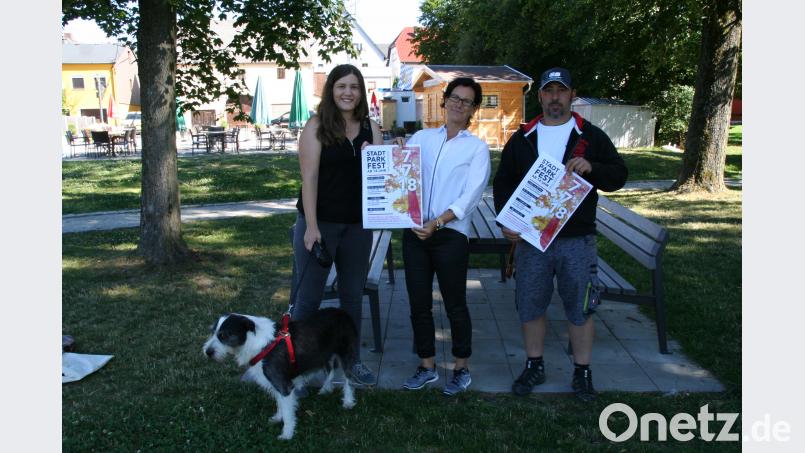 Auf zahlreiche Besucher beim zweiten Stadtparkfest am Samstag hoffen (von links) Barbara Brunner, Bürgermeisterin Friederike Sonnemann und Bauhofleiter Artur Dziumbla. fpoz