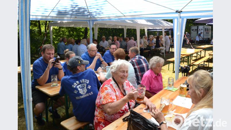 Auch die Mitglieder des Patenvereins "SKV 1873 Michelfeld" sind zahlreich vertreten. hcz