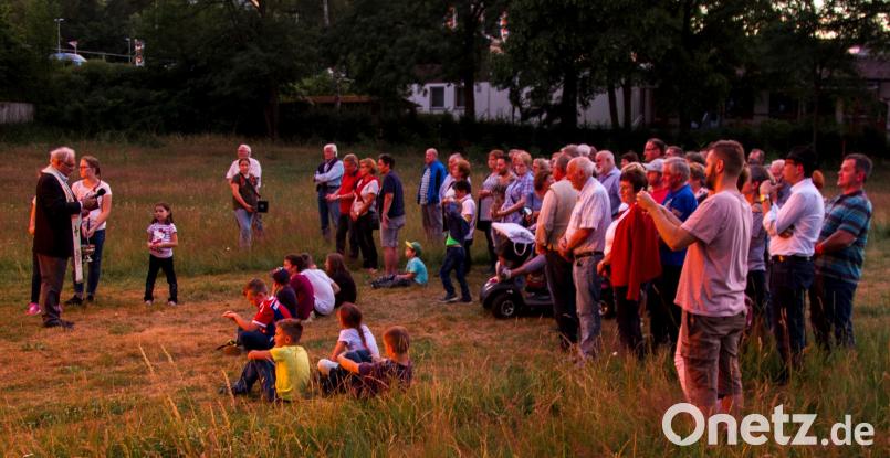 Mit seinem Sonnwendfeuer lockt der Stammtisch Höhe 308 zahlreiche Gäste an. R. Kreuzer