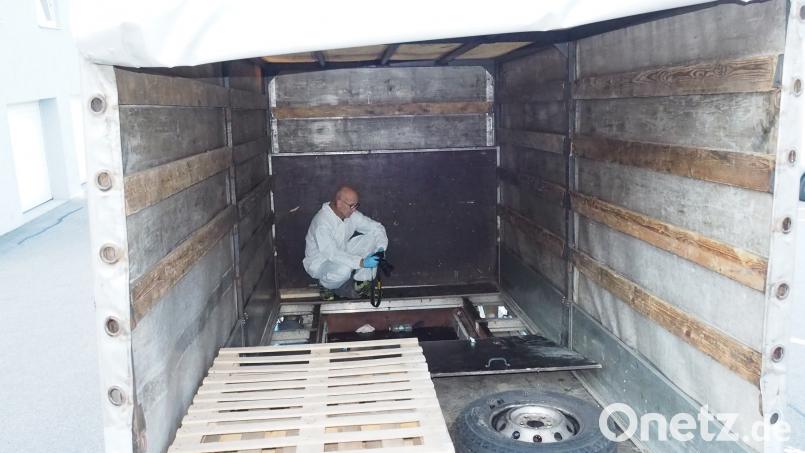 In diesem Lkw sollen die Angeklagten mehrfach Flüchtlinge nach Deutschland geschleust haben. Polizeiinspektion Waidhaus