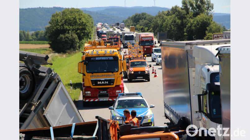 Nach einem Motorradunfall im Baustellenbereich der A3 staut es sich auf der Autobahn in Richtung Nürnberg. Im Rückstau ereigneten sich zwei weitere Unfälle. Alexander Auer
