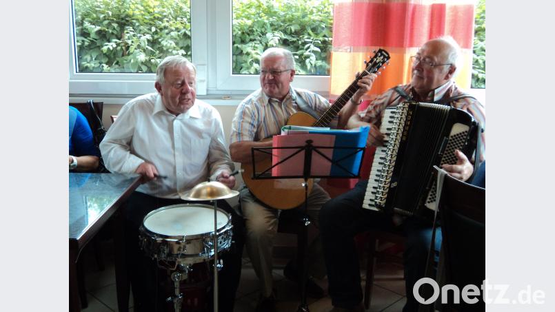 Für die Musik sorgten „Die jungen Wilden des VdK“. Kochherr