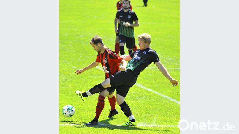 Erdinger Meistercup 2018 beim TUS Rosenberg

Saison: 2018/19

Szene aus dem Vorrundenspiel der Gruppe A:  SSV Paulsdorf (links) gegen den SV Thenried (0:2)

Bild: Ziegler Ziegler