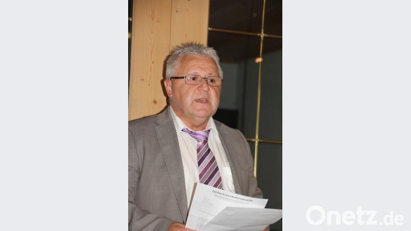 Dritter Bürgermeister Peter Forster dankte auch namens der anwesenden anderen Bürgermeister für die Präventionsarbeit der  Verkehrswacht, die gute Früchte getragen hat. frd