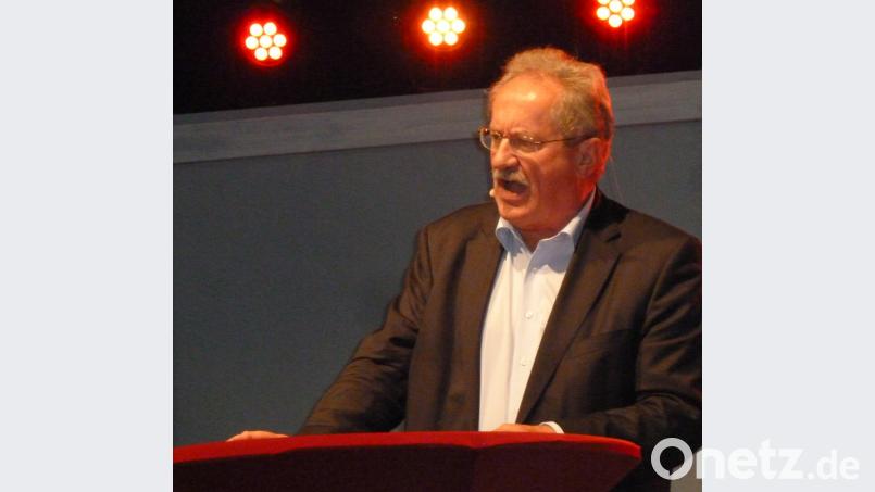 Humoristischer Streifzug durch die Tollwood-Historie: Altoberbürgermeister Christian Ude unternahm ihn. Bild: Amann