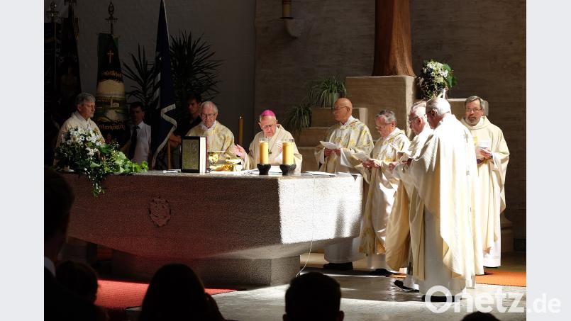 Hauptzelebrant des Festgottesdienstes ist Bischof Dr, Bucher welcher einige Zeit in Südafrika tätig war. twi