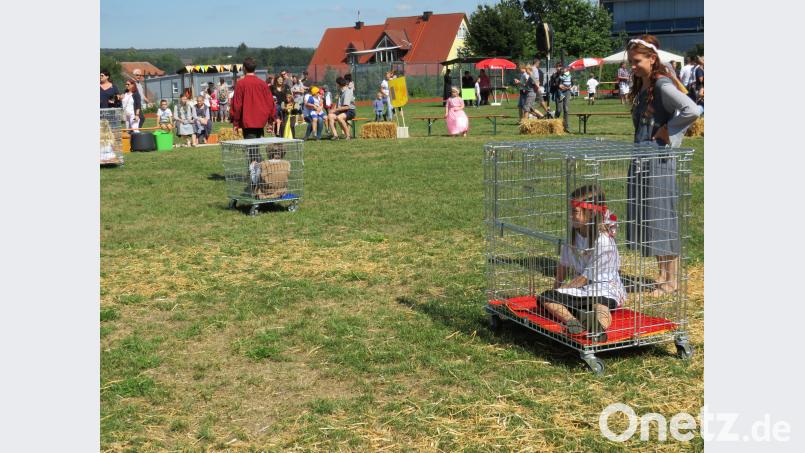 Burgfräulein warten auf die Befreiung. adj