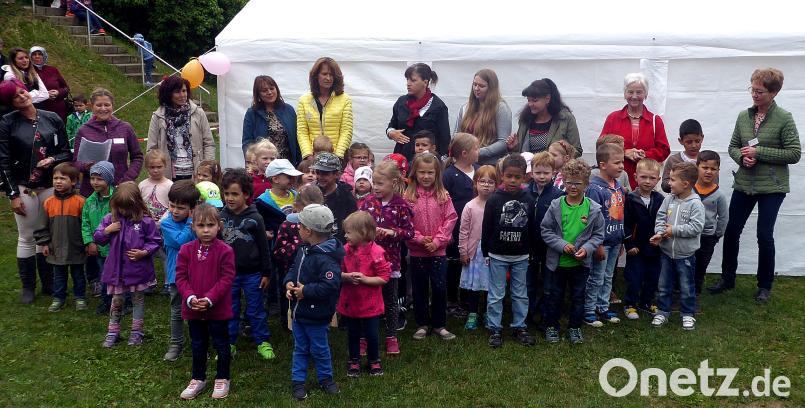 &quot;Jetzt geht’s los&quot; sangen die Kinder zum Start des Sommerfests des AWO-Kindergartens &quot;Kunterbunt&quot;. R. Kreuzer