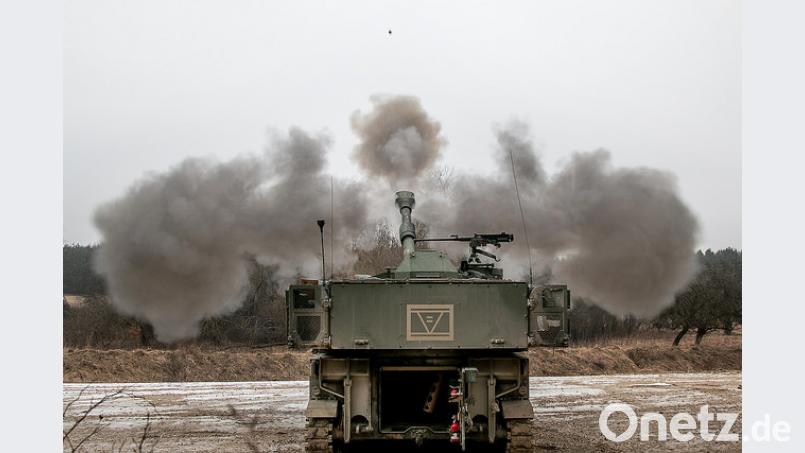 Eine amerikanische Haubitze vom Typ M109A Paladin feuert auf dem Truppenübungsplatz Grafenwöhr. (U.S. Army photo by Spc. Dustin D. Biven / 22nd Mobile Public Affairs Detachment)