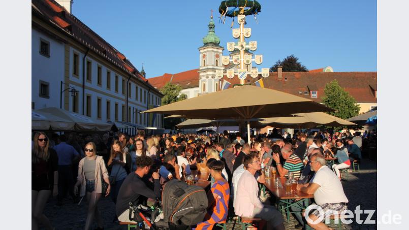 Gegen Abend zog's die Massen in Scharen wieder zum Bürgerfest. kro