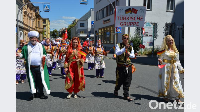 Die Vielfalt der türkischen Kultur war beim Festumzug zu bestaunen. Herrliche Trachten und Gewänder, eben Lebensfreude pur des türkischen Volkes. jr