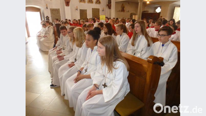 Die Pfarrkirche in Dieterskirchen war zum Gottesdienst beim Dekanatsministrantentag mit zahlreichen Messdienern vollbesetzt. mad