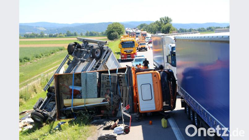 Nach einem Motorradunfall im Baustellenbereich der A3 staut es sich auf der Autobahn in Richtung Nürnberg. Im Rückstau ereigneten sich zwei weitere Unfälle. Alexander Auer